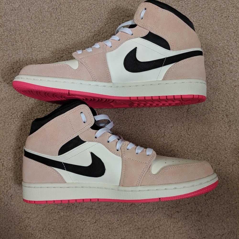 *Sold* The Air Jordan 1 Mid SE